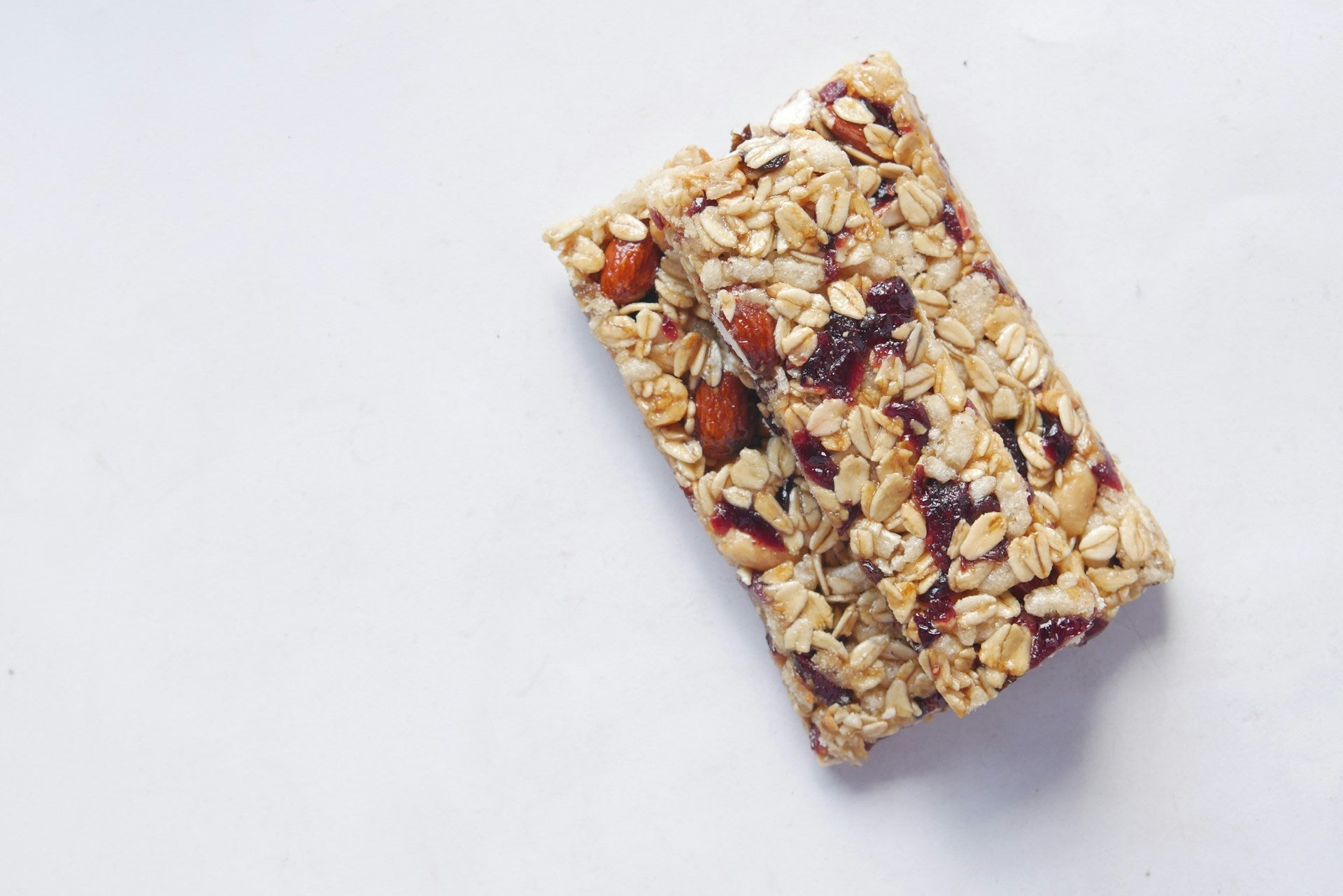 A Comprehensive Guide to Protein Bars and Snacks for Fitness Enthusiasts - Nutristore